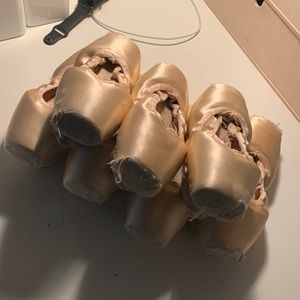 Pointe shoe lot